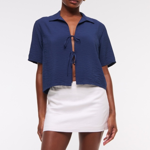 The A&F Scarlett Mid Rise Linen-Blend Mini Skort - Picture 2 of 3